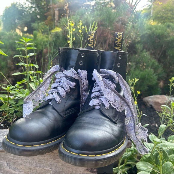 Dr. Martens Boots 9M/10L 🪻 - Picture 1 of 6